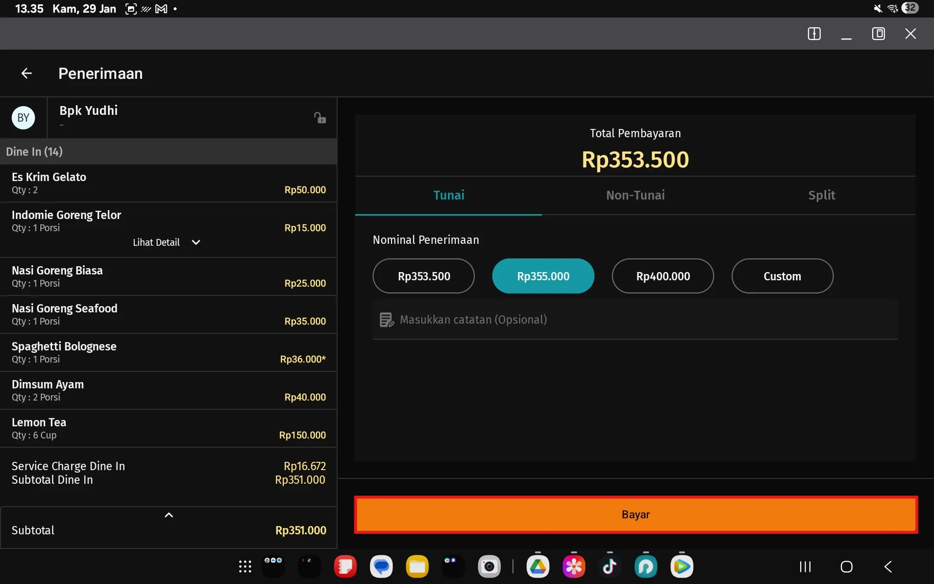 menggabungkan dua meja dalam satu pelanggan