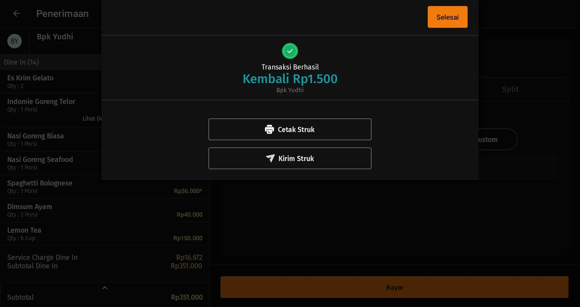 menggabungkan dua meja dalam satu pelanggan